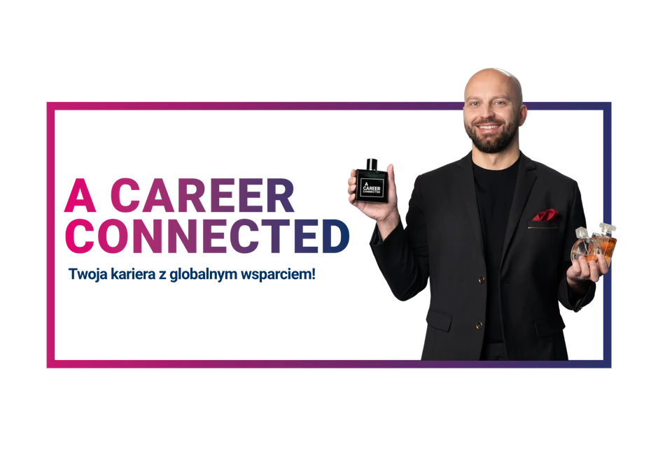 Uśmiechnięty mężczyzna w garniturze prezentuje perfumy z napisem A Career Connected w profesjonalnej aranżacji