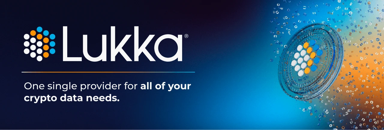 Logo firmy Lukka na tle przejścia kolorów z niebieskiego na pomarańczowy związane z danymi kryptowalutowymi