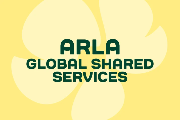 Logo Arla Global Shared Services na żółtym tle z delikatnym wzorem w kształcie liści