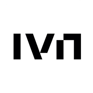 Nowoczesne logo firmy IVH w czarnym kolorze na białym tle symbolizujące innowacyjność i profesjonalizm