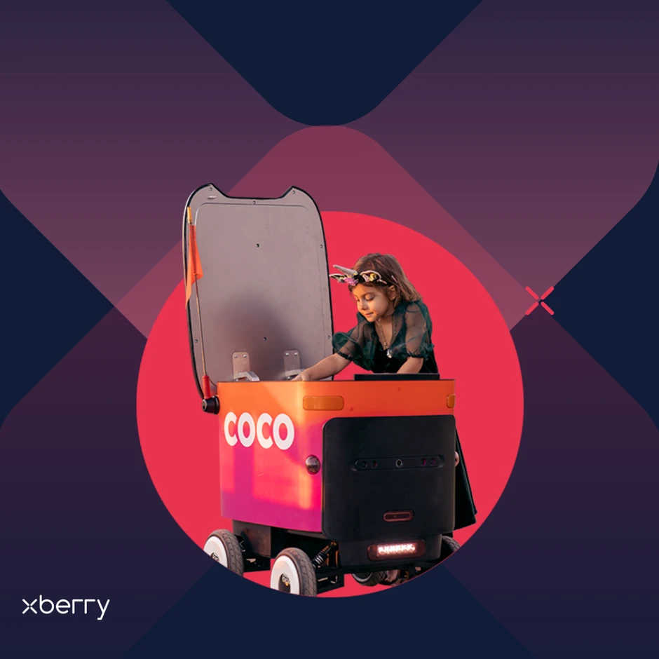 Dziewczynka bada innowacyjnego robota dostawczego COCO na tle nowoczesnego designu firmy Xberry