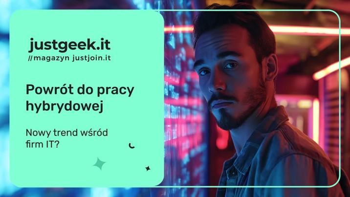 Młody mężczyzna przy ścianie ekranów z kodem obmyśla powrót do pracy hybrydowej w firmach IT