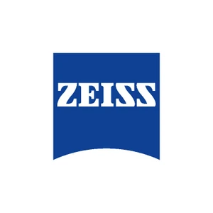 Logo ZEISS na niebieskim tle symbolizujące niemiecką firmę specjalizującą się w optyce i technologiach precyzyjnych