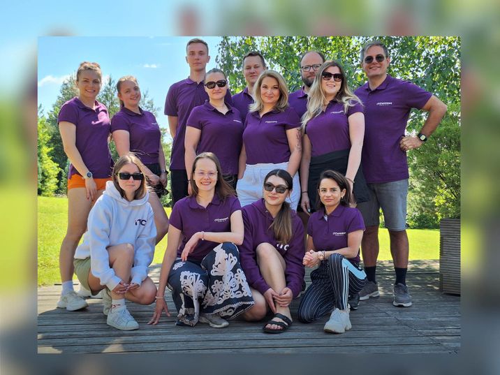 <p>W NASZYM ŚWIECIE IT NAJWAŻNIEJSZY JEST CZŁOWIEK</p>