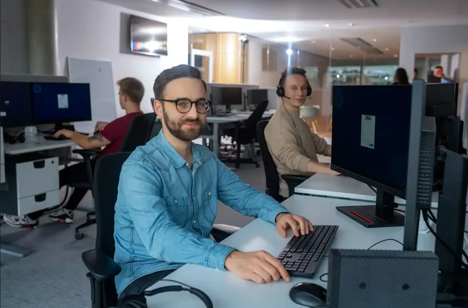 <p><strong>How we work</strong></p>