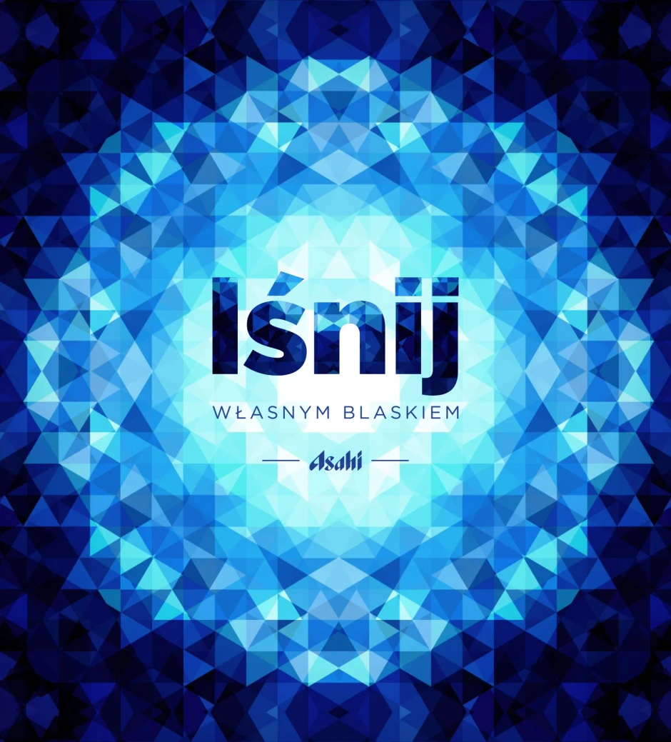 Abstrakcyjny wzór w odcieniach niebieskiego z napisem Iśnij własnym blaskiem i logo Asahi w centrum