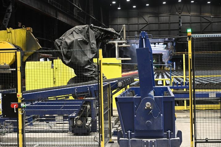 Robot w walcowni zwiększa wydajność <br />i bezpieczeństwo pracowników