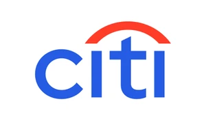 Logo firmy Citi w niebieskim kolorze z charakterystycznym czerwonym łukiem nad literami na białym tle