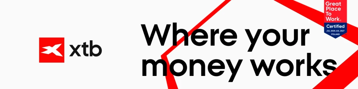 Logo xtb na białym tle z czerwonym akcentem i hasło Where your money works w nowoczesnym stylu