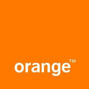 Logo firmy Orange na pomarańczowym tle symbolizujące markę telekomunikacyjną