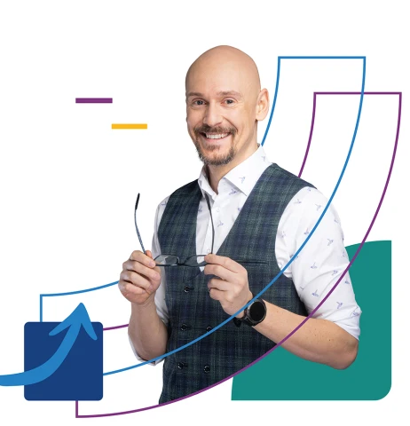 Uśmiechnięty mężczyzna w kamizelce i białej koszuli trzyma okulary na tle nowoczesnej grafiki firmowej