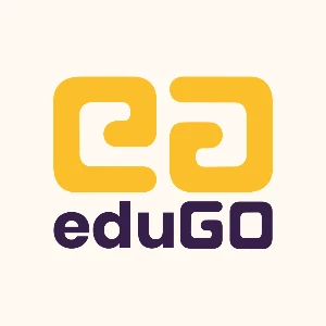 Logo firmy eduGO z dwoma stylizowanymi żółtymi symbolami nad nazwą na jasnym tle